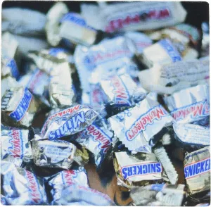 3dRose LLC 8 x 8 x 0.25 Inches Mouse Pad, Some Candy in A Bowl Three Musketeers and Snickers (mp_98054_1)