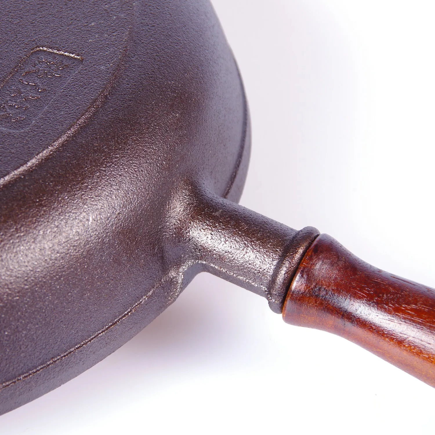 Cast Iron Fry Pan 29cm Pre-Seasoned Cookware with Heat-Resistant Wooden Handle