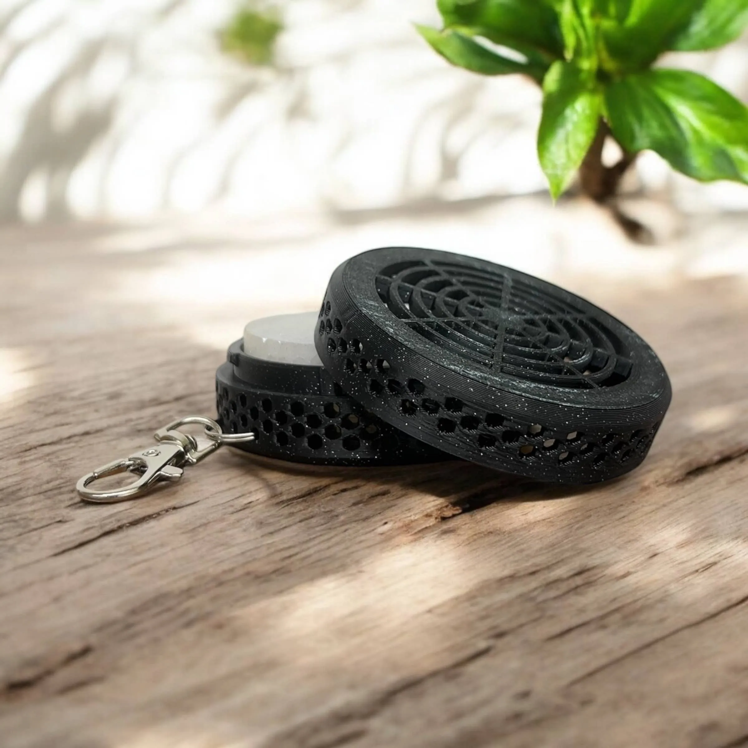 Citronella To Go Clip On: Sparkle Black / Citronella
