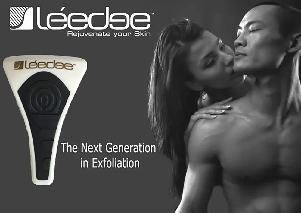 Le Edge Full Face and Body Exfoliator (Black with Gold Print)