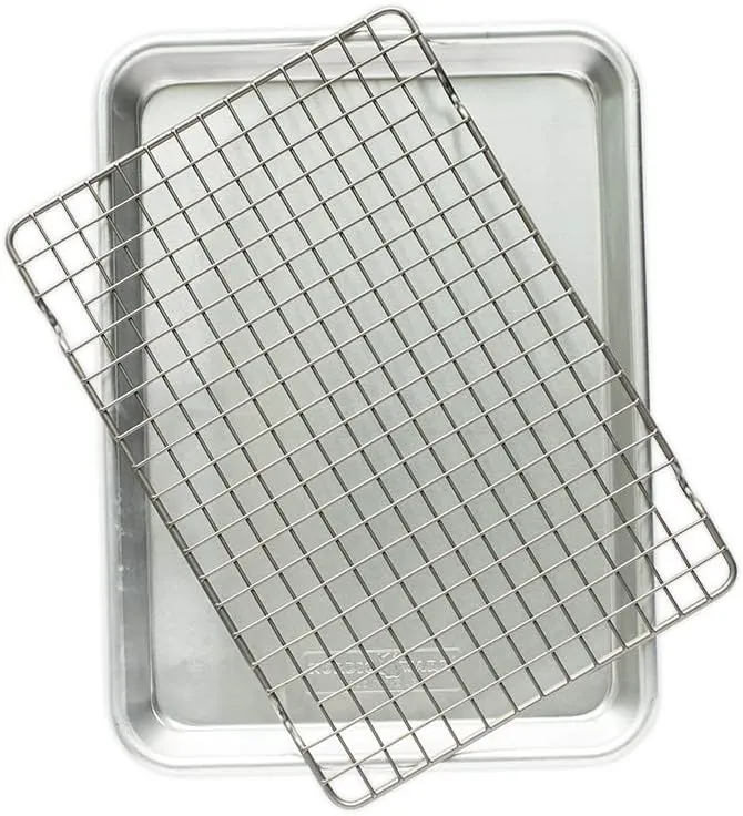 Nordic Ware Naturals® Quarter Sheet with Oven-Safe Nonstick Grid