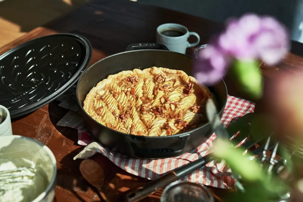 STAUB Cast Iron Sauté Pan, Chistera Lid, Round, 3.7 L, Black, 33 x 31 x 9.5 cm